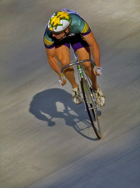 最快百球先生！哈兰德领取英超100球纪念球