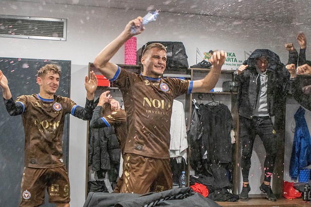 他不仅帮助 他不仅帮助