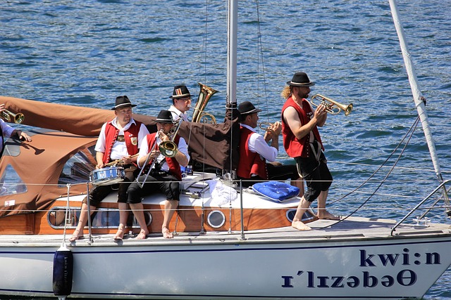 广泛讨论 广泛讨论